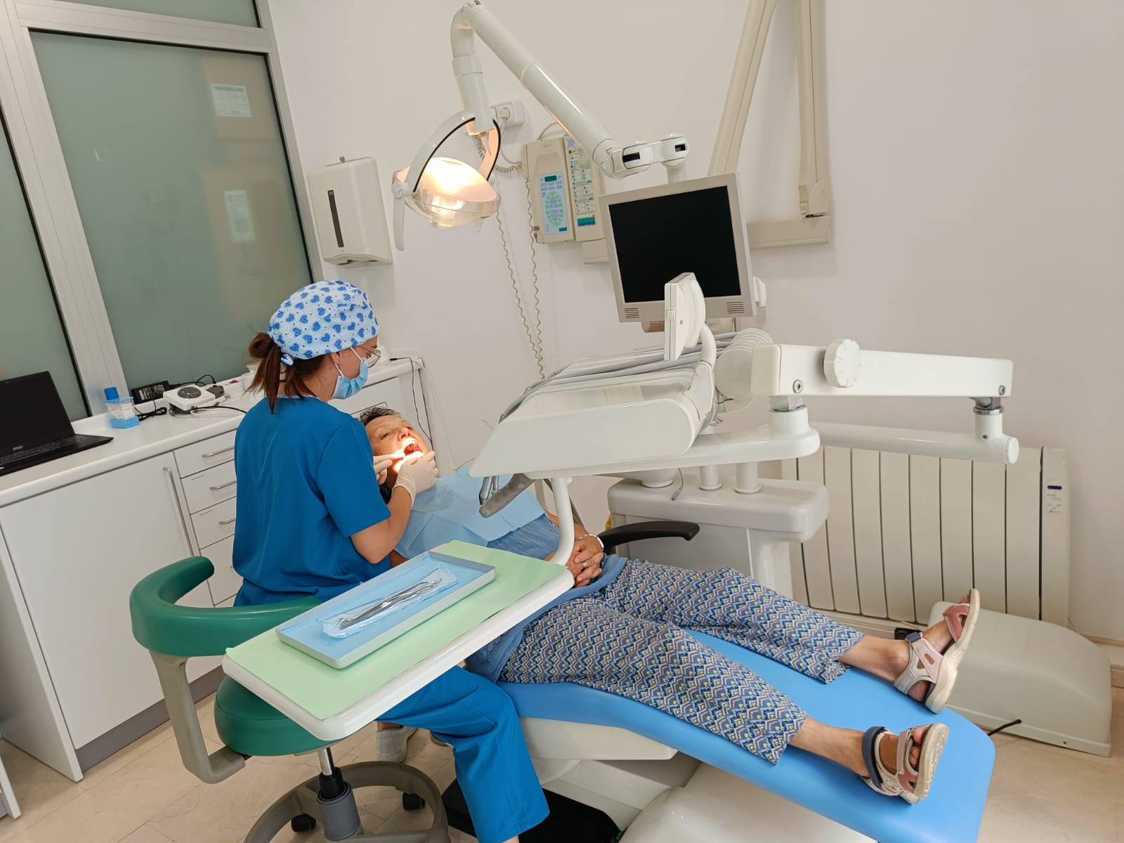 Equipo dental y sillón clínico de Clínica Dental Cervelló